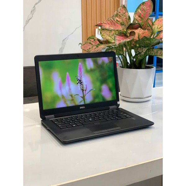 Ảnh Laptop từ các góc nhìn khác nhau