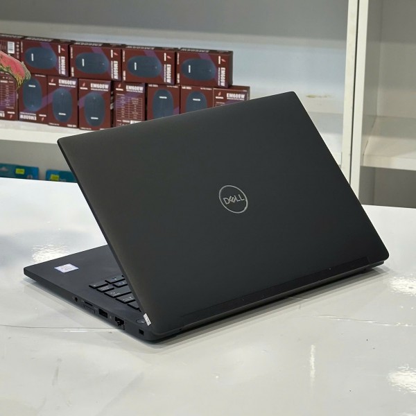 Ảnh Laptop từ các góc nhìn khác nhau