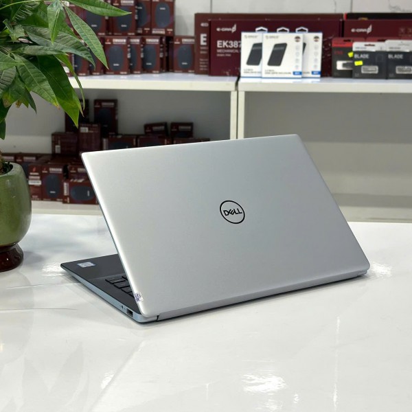 Ảnh Laptop từ các góc nhìn khác nhau