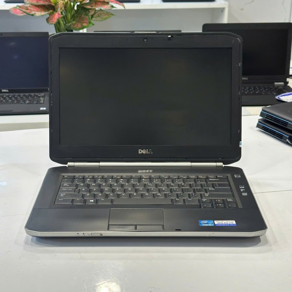 Ảnh Laptop từ các góc nhìn khác nhau