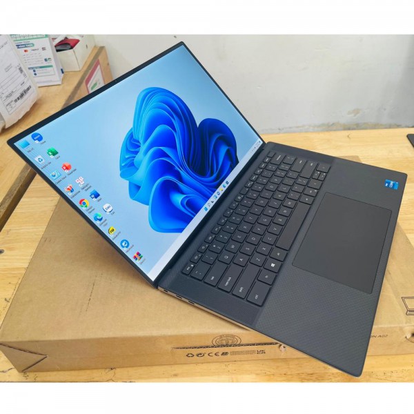 Ảnh Laptop từ các góc nhìn khác nhau