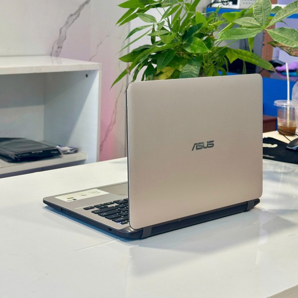 Ảnh Laptop từ các góc nhìn khác nhau