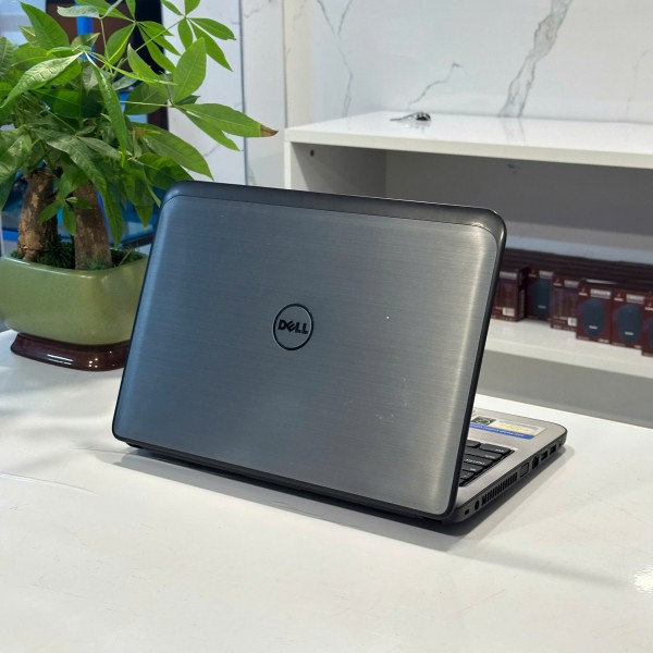 Ảnh Laptop từ các góc nhìn khác nhau