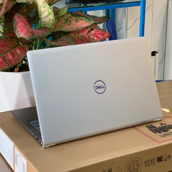 Ảnh Laptop từ các góc nhìn khác nhau