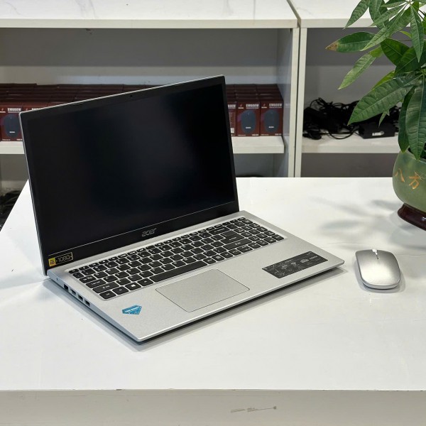 Ảnh Laptop từ các góc nhìn khác nhau