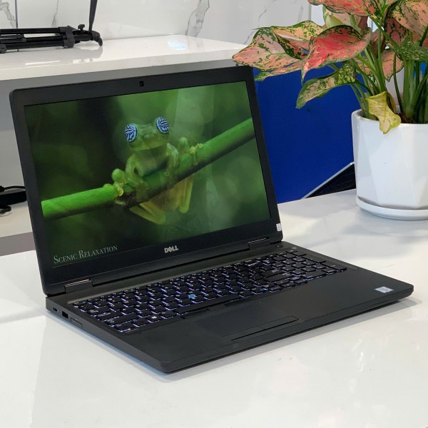 Ảnh Laptop từ các góc nhìn khác nhau