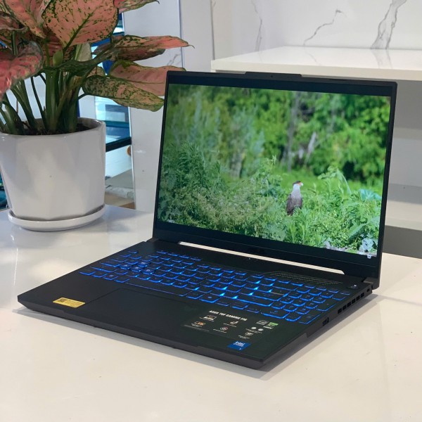 Ảnh Laptop từ các góc nhìn khác nhau