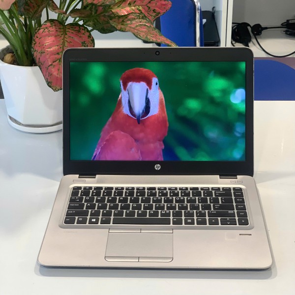 Ảnh Laptop từ các góc nhìn khác nhau