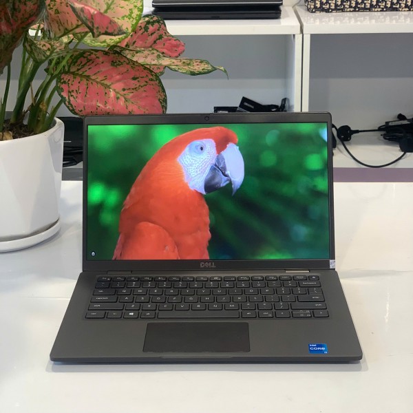 Ảnh Laptop từ các góc nhìn khác nhau