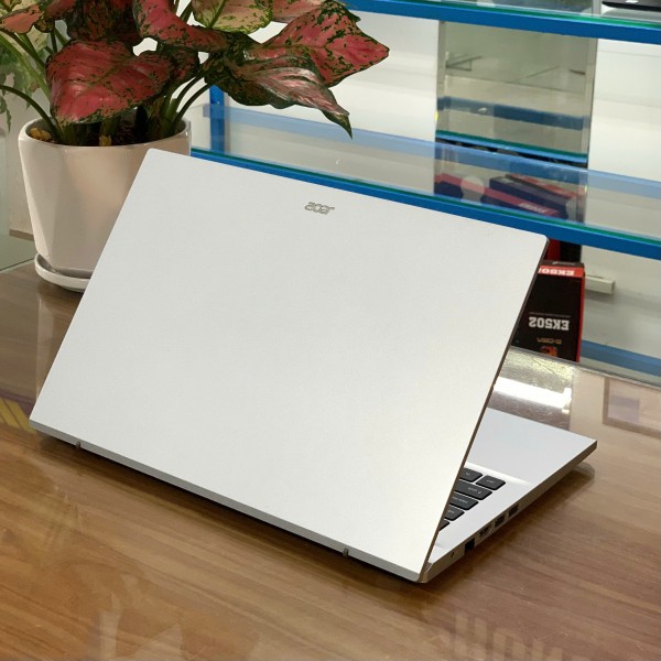Ảnh Laptop từ các góc nhìn khác nhau
