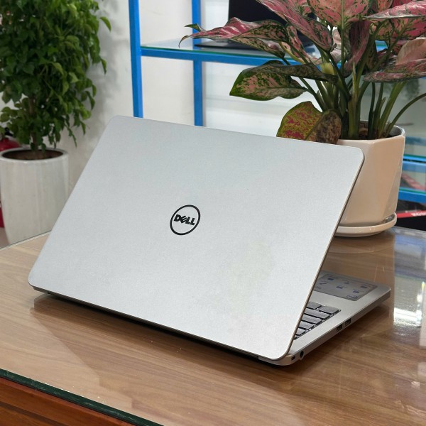 Ảnh Laptop từ các góc nhìn khác nhau