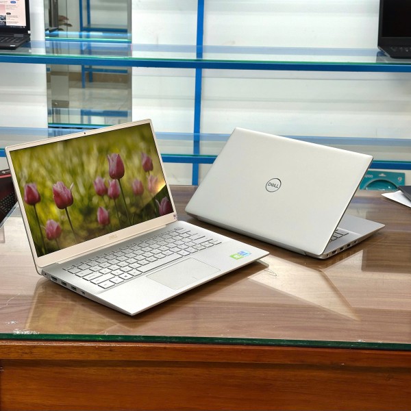 Ảnh Laptop từ các góc nhìn khác nhau