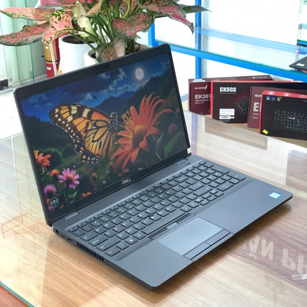 Ảnh Laptop từ các góc nhìn khác nhau