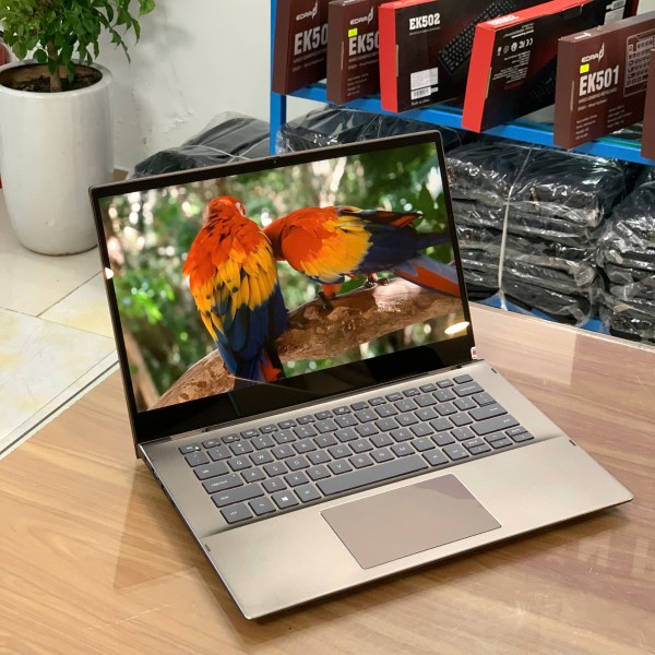 Ảnh Laptop từ các góc nhìn khác nhau