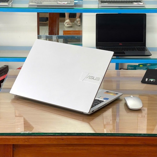 Ảnh Laptop từ các góc nhìn khác nhau
