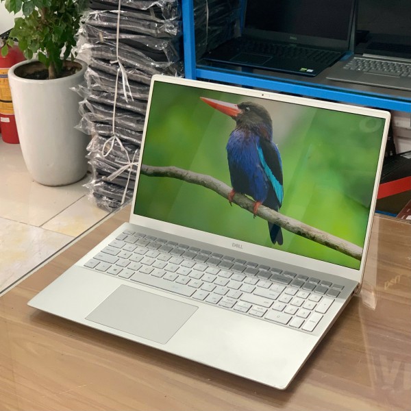 Ảnh Laptop từ các góc nhìn khác nhau