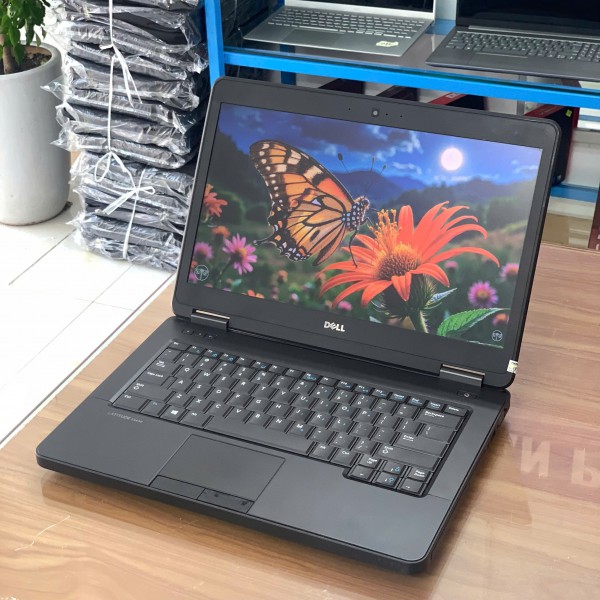 Ảnh Laptop từ các góc nhìn khác nhau