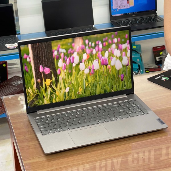 Ảnh Laptop từ các góc nhìn khác nhau