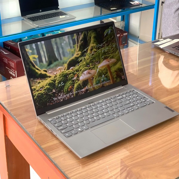 Ảnh Laptop từ các góc nhìn khác nhau