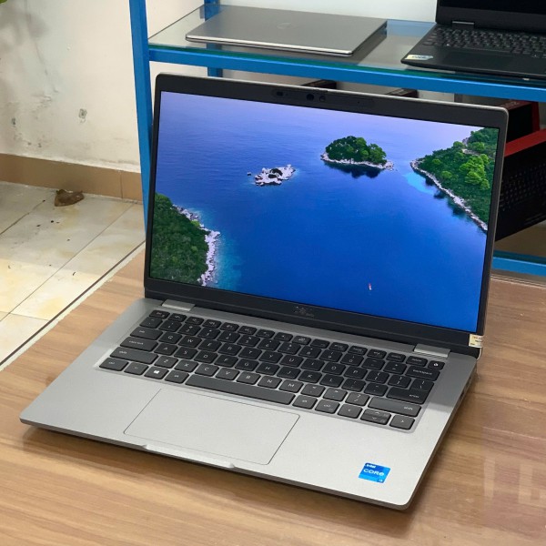 Ảnh Laptop từ các góc nhìn khác nhau