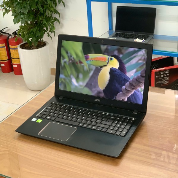 Ảnh Laptop từ các góc nhìn khác nhau