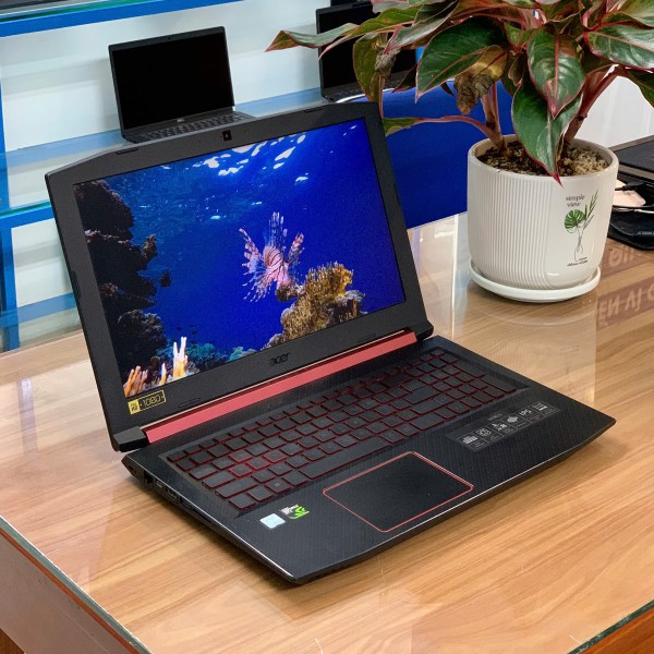 Ảnh Laptop từ các góc nhìn khác nhau