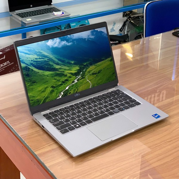 Ảnh Laptop từ các góc nhìn khác nhau