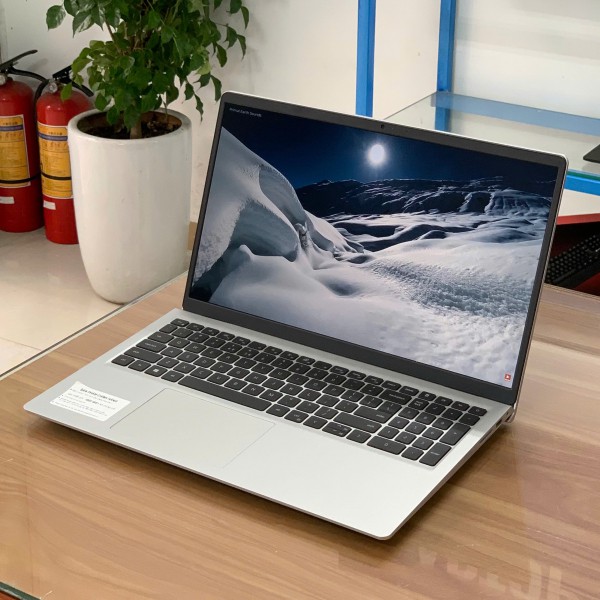 Ảnh Laptop từ các góc nhìn khác nhau