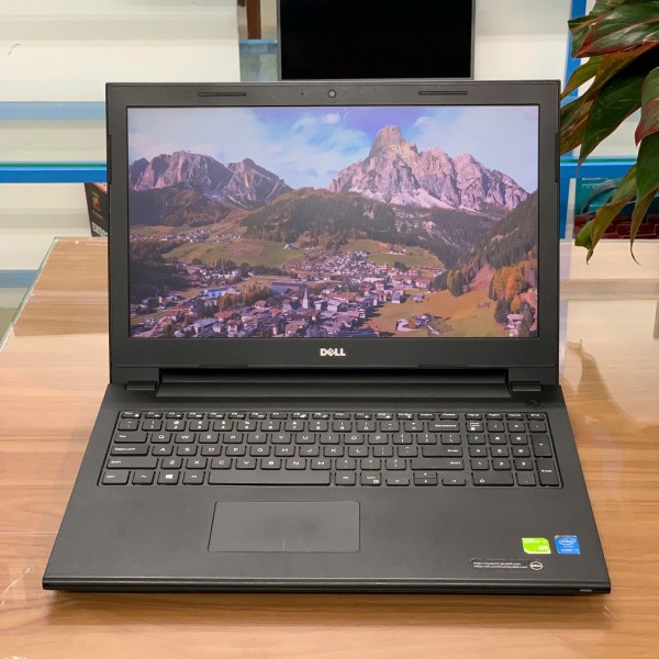 Ảnh Laptop từ các góc nhìn khác nhau