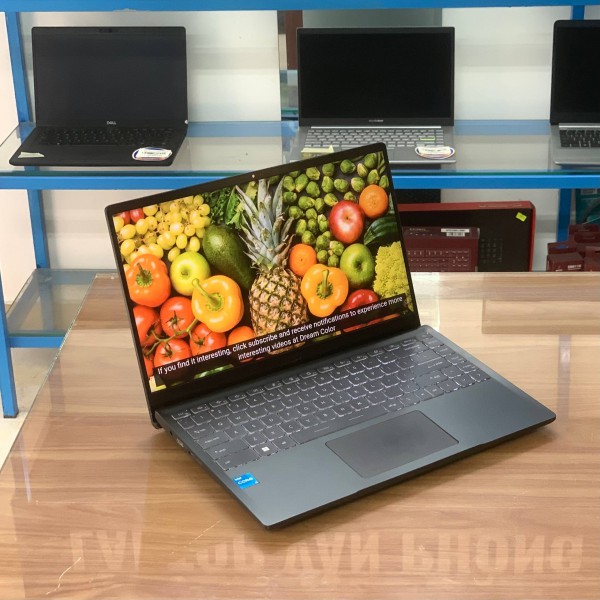 Ảnh Laptop từ các góc nhìn khác nhau