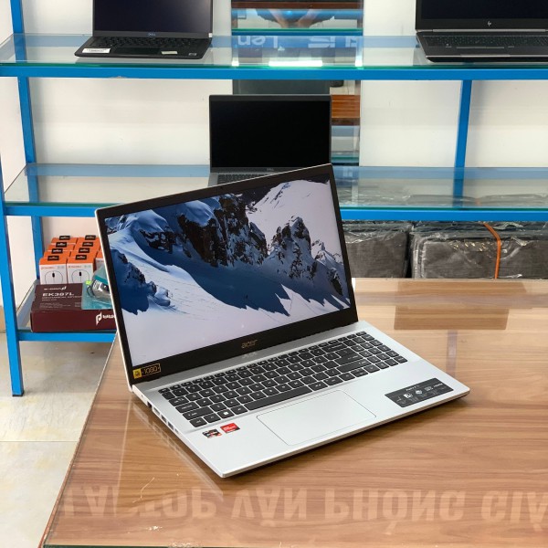 Ảnh Laptop từ các góc nhìn khác nhau