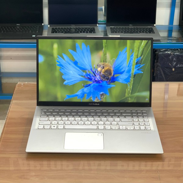 Ảnh Laptop từ các góc nhìn khác nhau