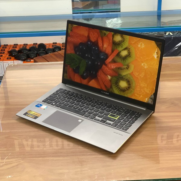 Ảnh Laptop từ các góc nhìn khác nhau