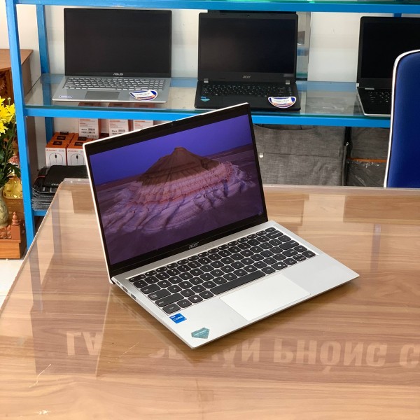 Ảnh Laptop từ các góc nhìn khác nhau