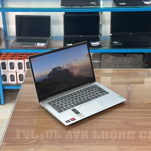 Ảnh Laptop từ các góc nhìn khác nhau