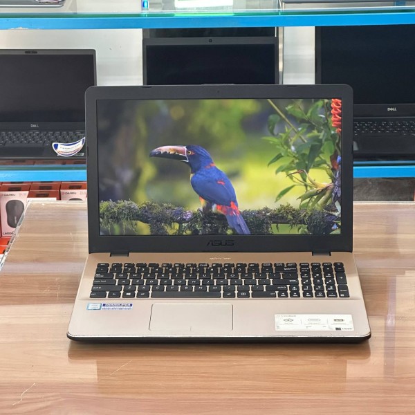 Ảnh Laptop từ các góc nhìn khác nhau