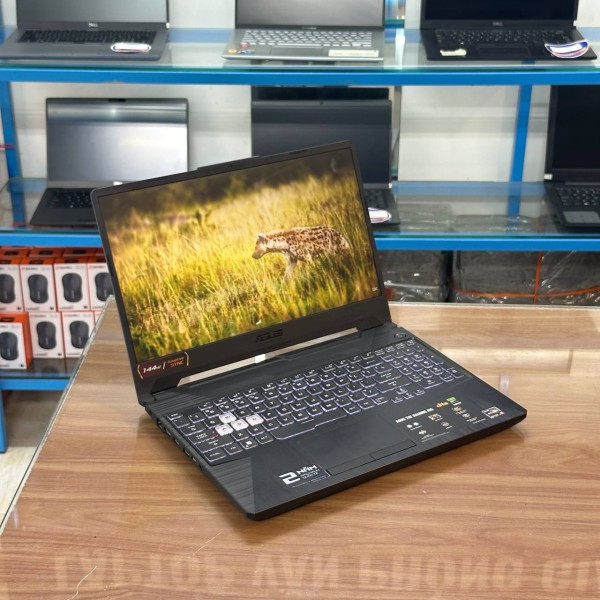 Ảnh Laptop từ các góc nhìn khác nhau