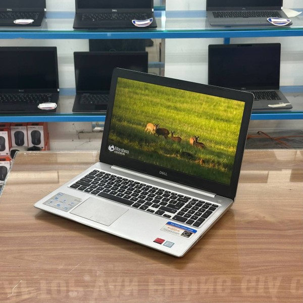 Ảnh Laptop từ các góc nhìn khác nhau