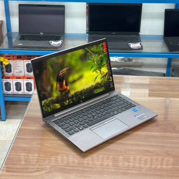 Ảnh Laptop từ các góc nhìn khác nhau
