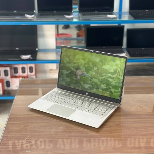 Ảnh Laptop từ các góc nhìn khác nhau